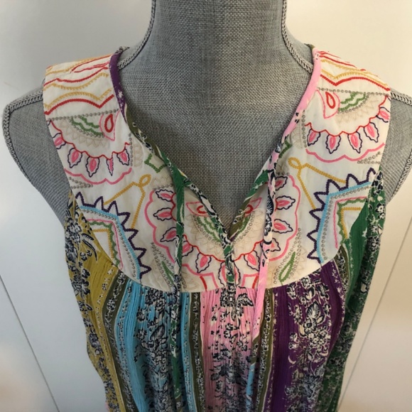 🕚 BEAUTIFUL COLORFUL TOP SIZE SMALL - Picture 2 of 5